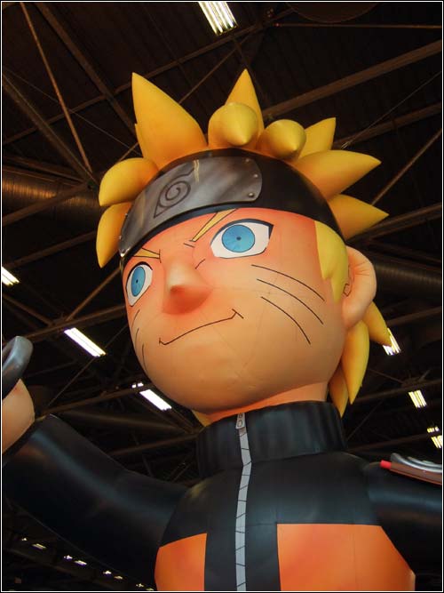 Japan Expo 2008 - Statue Naruto sur le Stand Kana